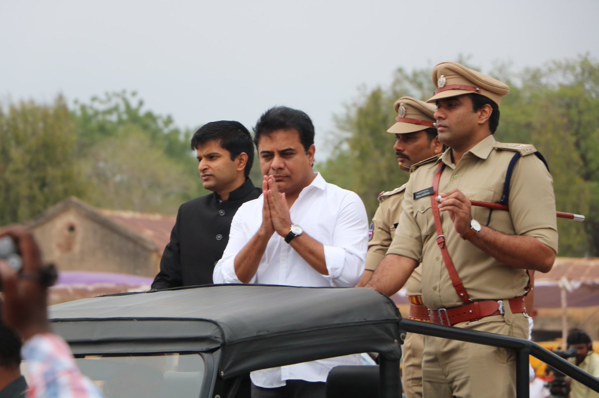 ursanr's tweet image. @ktrtrs Accolades for your initiatives on electrical vehicles. Live inspiration at Sircilla  #jaitelangana #DynamicleaderKTR #GOAdapt