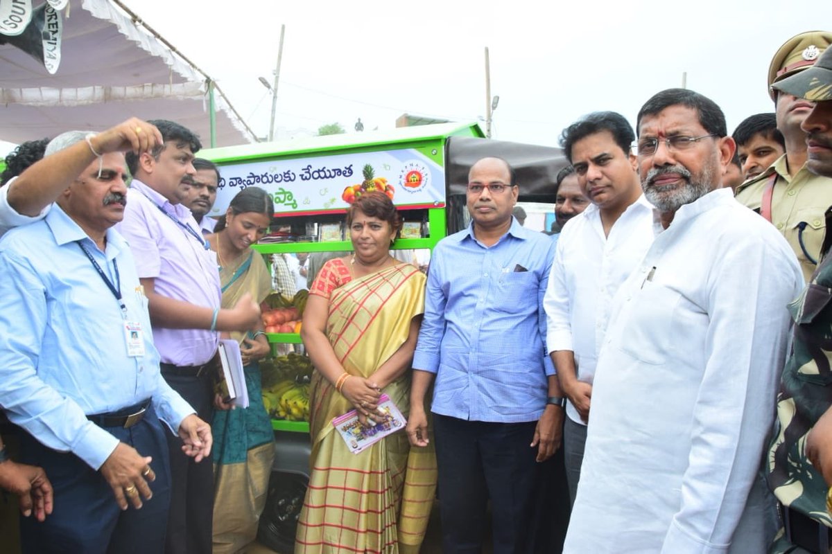 ursanr's tweet image. @ktrtrs Accolades for your initiatives on electrical vehicles. Live inspiration at Sircilla  #jaitelangana #DynamicleaderKTR #GOAdapt