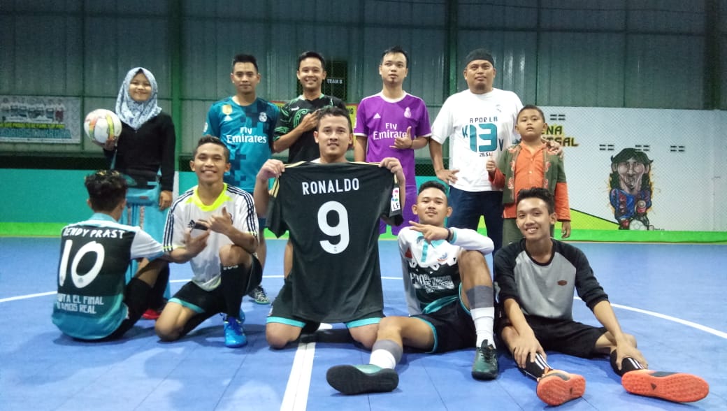 MadridistaKroya's tweet image. #DokumentasiPRMI @Madrid_Indo
.
.
Bagian Syukuran Hattrick Juara UCL @realmadrid ,Fun Futsal.
Kita Lanjut Music Acoustic,merapat Delta Coffe Mads!!
.
.
#FutsalPRMI #SparingFutsal #EventPRMI #realmadrid #madridista #indonesia #community #prmi #madridistakroya #halamadrid