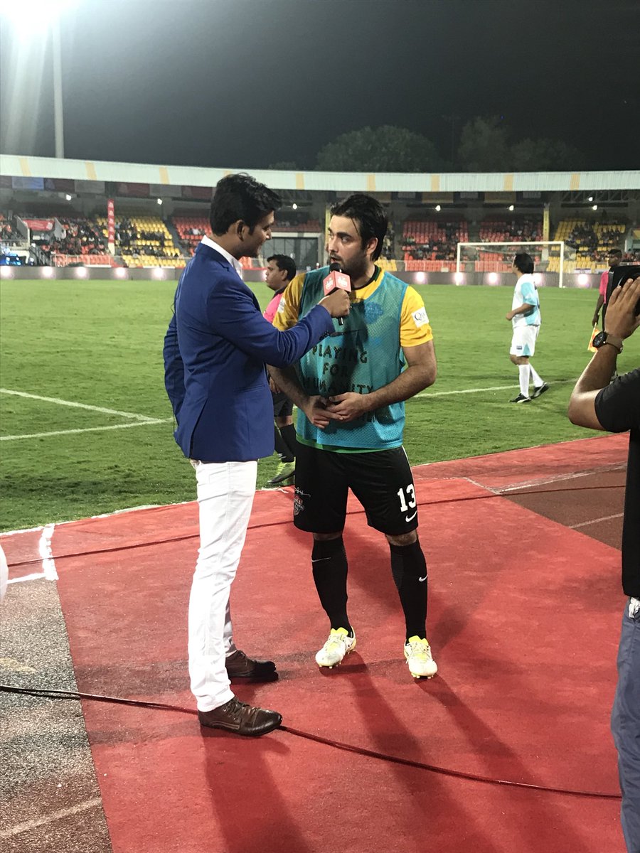 SakalEvents's tweet photo. DSena getting all candid and his injury has not killed his spirits! 💪🏆⚽️⭐️🥅💯 #vivandsena #allstarsfootballclub @AllstarsFC_PFH @GSWorldwideEnt #sakalsuperstarcup https://t.co/5jprZET8r9