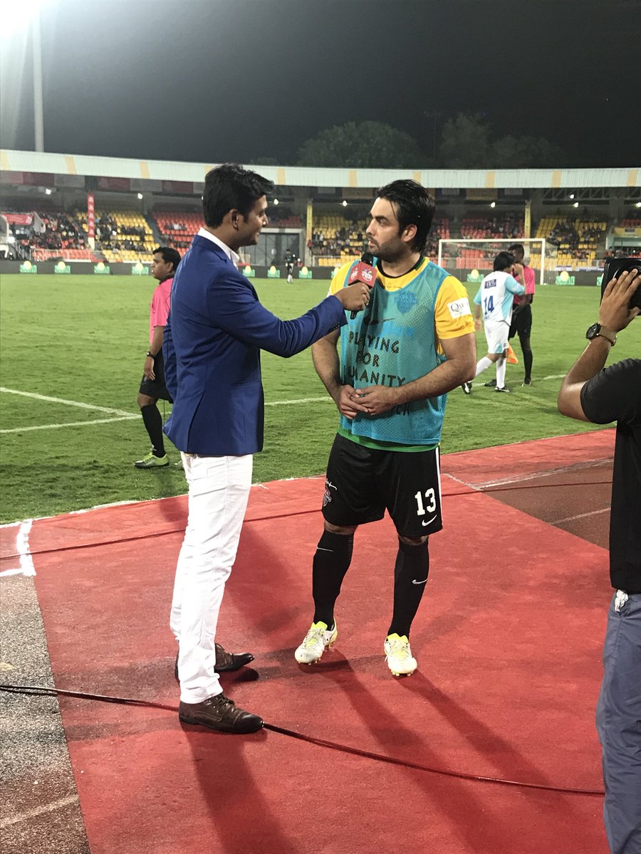 SakalEvents's tweet photo. DSena getting all candid and his injury has not killed his spirits! 💪🏆⚽️⭐️🥅💯 #vivandsena #allstarsfootballclub @AllstarsFC_PFH @GSWorldwideEnt #sakalsuperstarcup https://t.co/5jprZET8r9