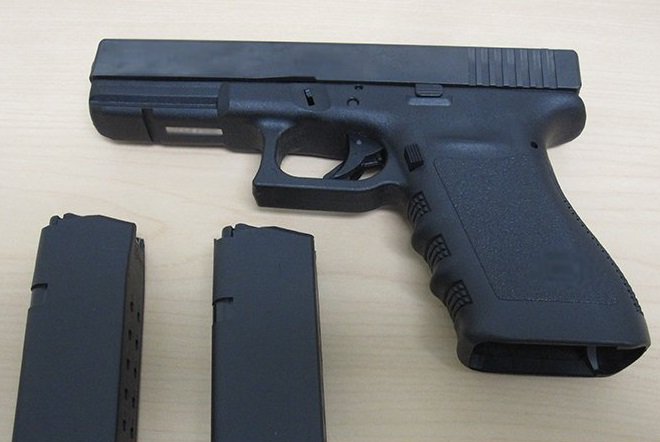CanBorderPRA's tweet photo. #OnThisDay in 2017: #Coutts officers seized a 10mm automatic pistol while searching an Alaska-bound man’s motorhome. He paid a $1K penalty for failing to declare &amp; was refused entry. #AB (1/2) https://t.co/XgatWkiboX #LeaveYourHandgunsAtHome https://t.co/U9LCkR5n1k
