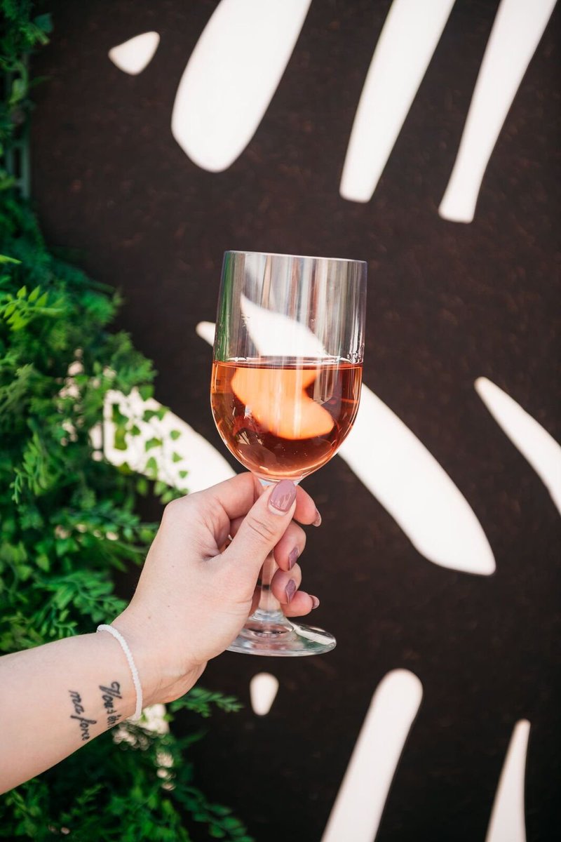 They say enduring the winters in Chicago are worth it… because of the BEAUTIFUL summers! Make the most of summer 2018, view our list of events via <a href="/ChicagoFoodMag/">Chicago Food Mag</a> here: goo.gl/K2UmSp. #shoreclubchi #chicagohappenings