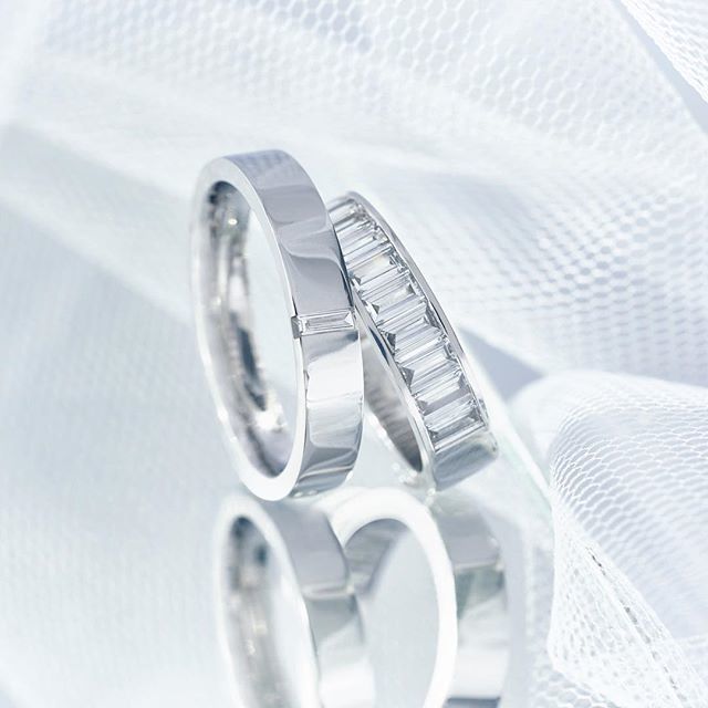 A sense of decadence and beauty surrounds the Bartolotti family of wedding bands. Featuring House of Eléonore 1.87 tct baguette cut diamonds that reflect glorious shafts of light, the Bartolotti collection is graceful yet stately. Designed in the Amsterd… ift.tt/2JaQR39