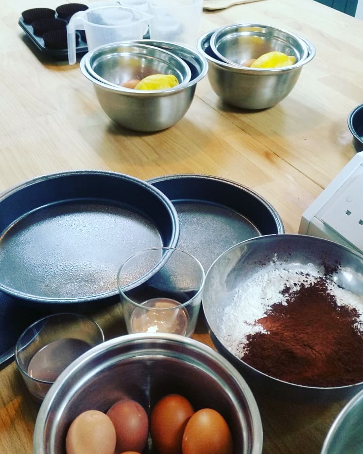 ForestsideCSchl's tweet photo. Fantastic kids bakery class today.....next kids pizza birthday party...phew!!! π @chef_jeffers #cookeryschool #kids #kidscooking #kidsparties #bakeryclasses #cooking https://t.co/G4503XZ3tu
