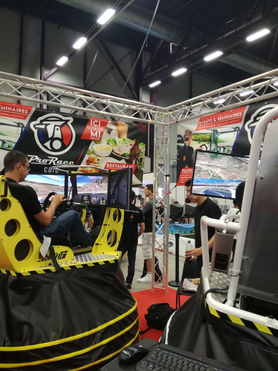 OccitanieEsport's tweet photo. Venez faire un petit tour de #virtualdriving grâce à @ProRaceCafe ! 🚗
#OES2018 https://t.co/2qN9WAmss1