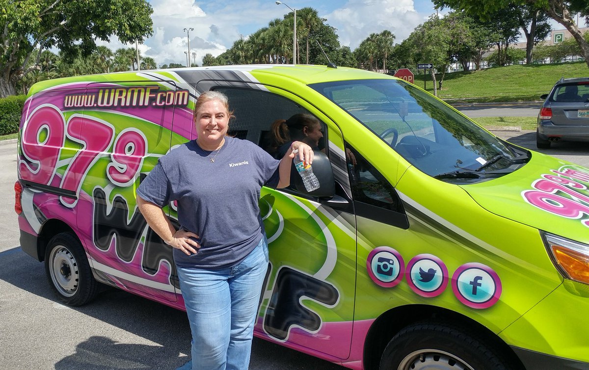RicharRenee's tweet photo. First morning of vacation @GCKKiwanis volunteered with the @KVJShow @979WRMF @FeedingSFL Boynton Beach warehouse. We rescued over 13,000 lbs of food which translates to about 11,000 meals! #KidsNeedKiwanis https://t.co/b08vvKpVRY