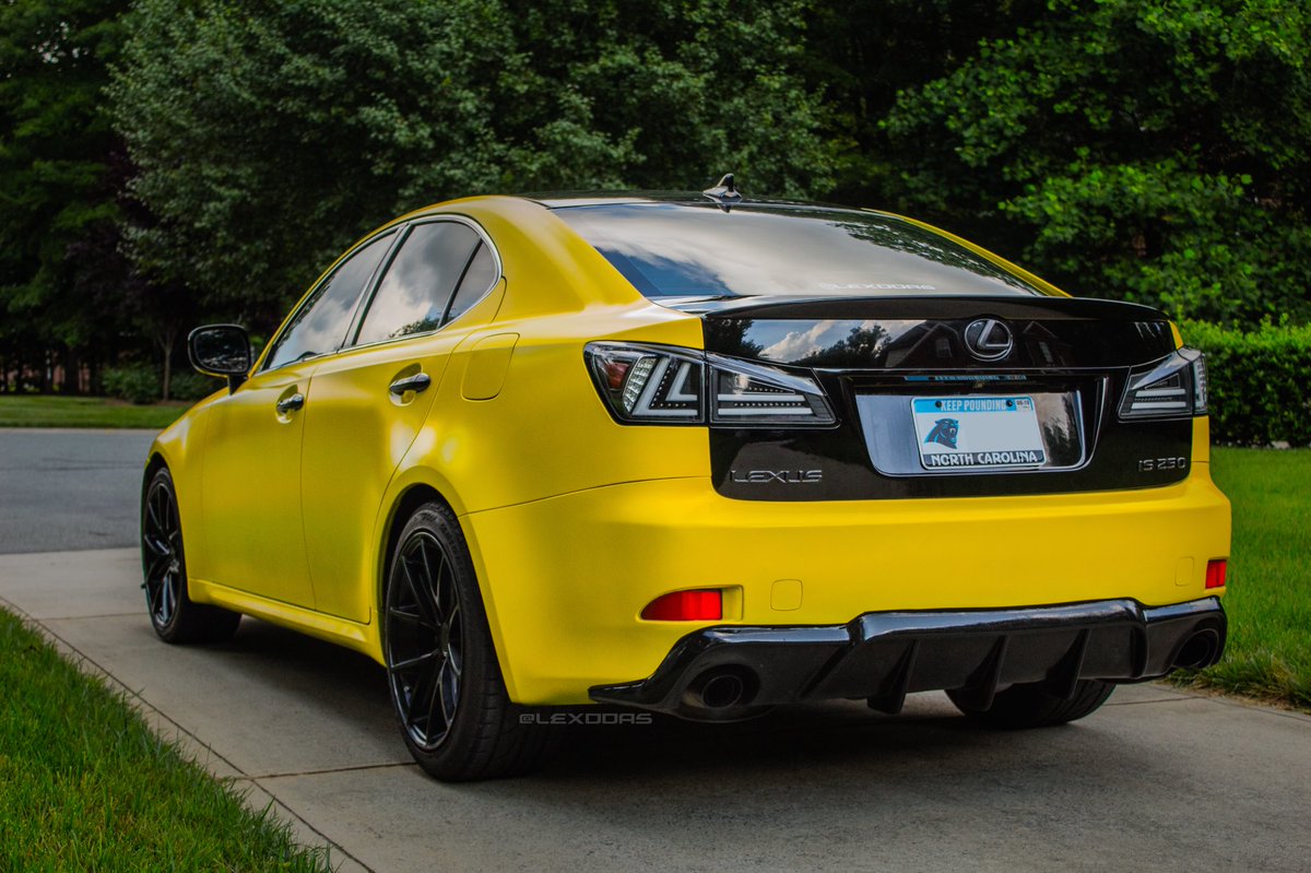 LexDDas's tweet photo. Black and Yellow look! 😍🔥 | #Lexus #LexusIS #BumbleBee #DipYourCar #LightRoom #Photoshop #LexusLove #LexusCustom | by @DillonDas25 https://t.co/chwKSMX10n