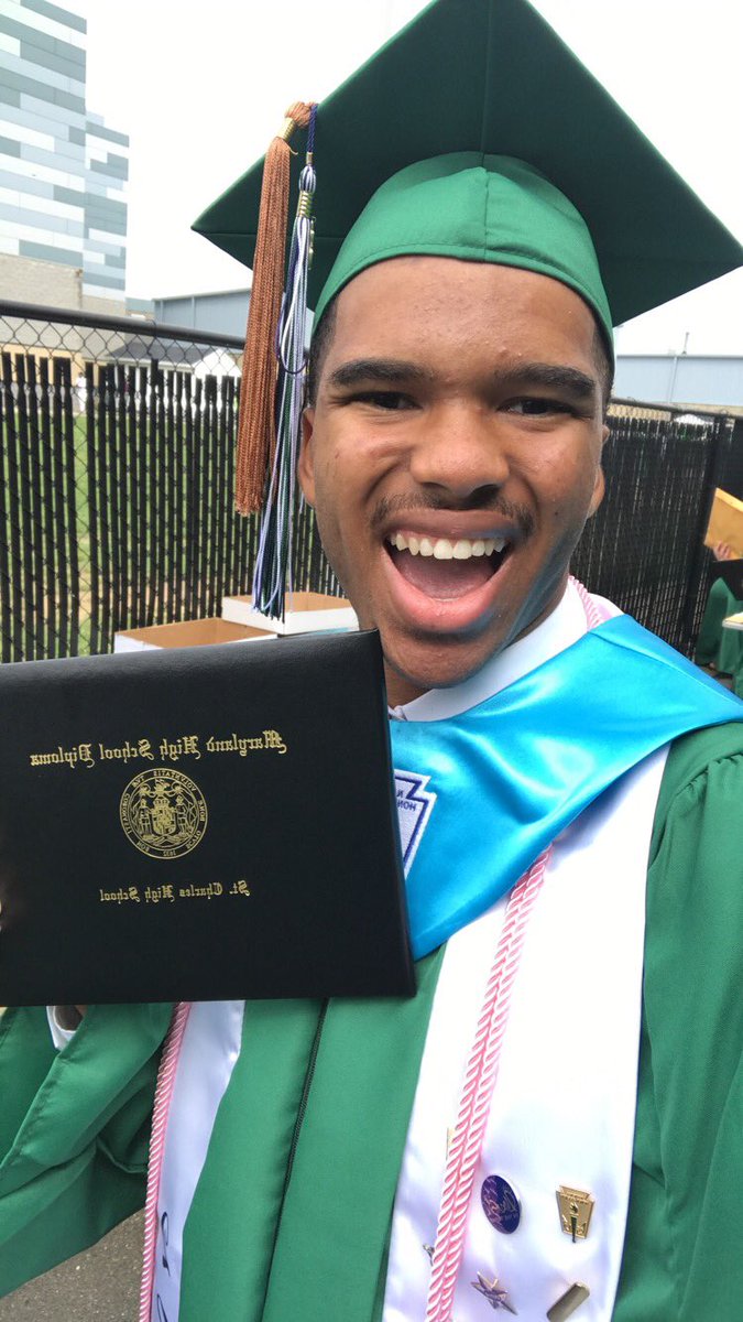 edgar_pike902's tweet photo. I GRADUATED TODAY‼️🎊🎉😊 https://t.co/UafipBKM5o