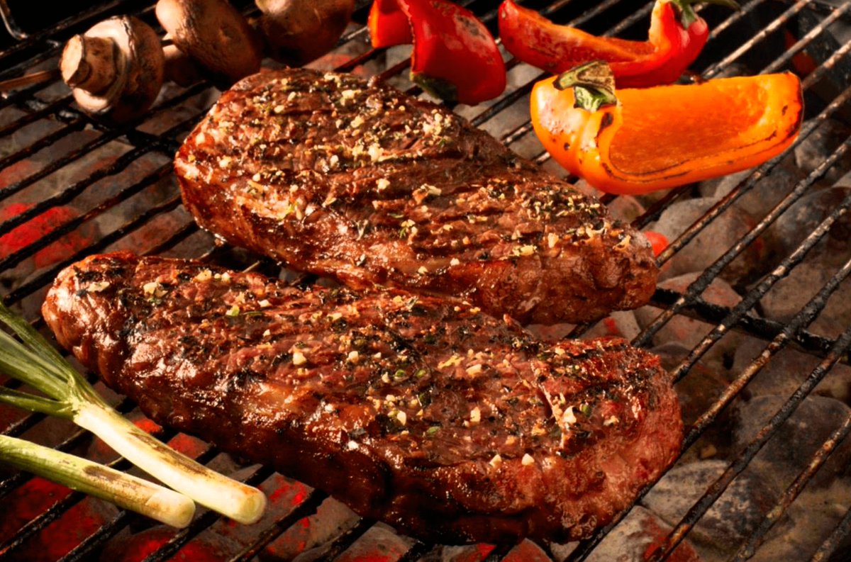 #TipsPortonovo Toda carne a la parrilla , debe ser cocinada lentamente, de ahí la necesidad de contar con
un fuego suave y constante. Toma una cerveza y relájate a la hora de preparar una
sabrosa parrilla.