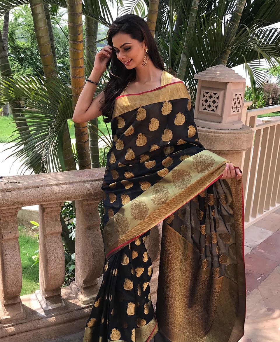 MeenaAhir1's tweet photo. Saree shoot today @feminamissindia @RenaissanceMum #MissIndiasAtRenaissance #MissIndia2018 #missindiamadhyapradesh https://t.co/AnchYAQXeq