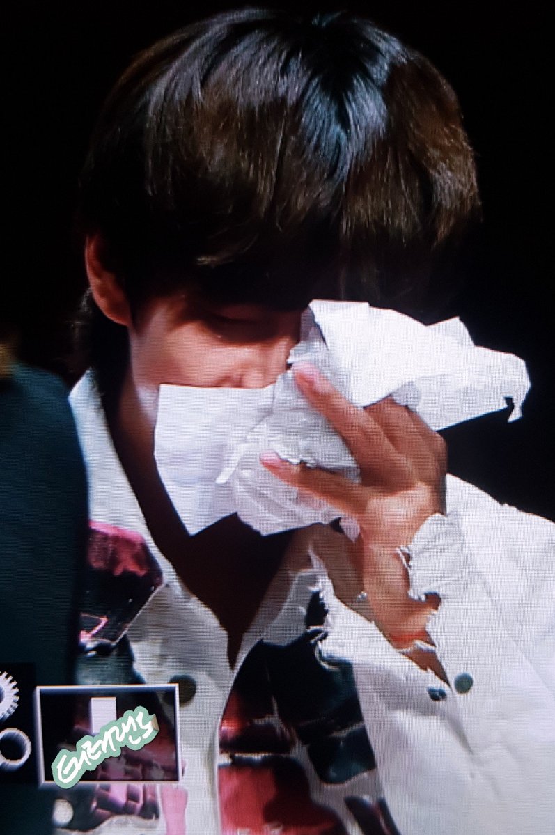 Bella18853178's tweet photo. [180602]
Soundwave Fansign
BTS
Kim Taehyung,please don't cry babe🙀💕
@BTS_twt 
.
.
.
.
.
.
#방탄소년단
#BTS
#Bangtan
#BigHit
#SoundwaveFansign
#BTSFansign
#Taetae
#KimTaehyung
#VBTS
#FakeLove7thWin 
#FAKE_LOVE 
#LoveYourself
#Tear
#LY
#LM
#Fangirl https://t.co/3YQ212tvb8