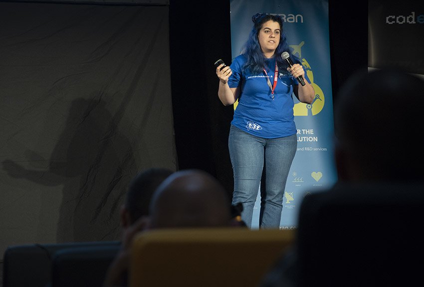 LaNaveMadrid's tweet photo. ¡Continúan las charlas en #LaNave! Mañana volveremos con nuevos ponentes sobre #BigData, #AI,  #MachineLearning... ¡No te pierdas nada de la mano de @RLadiesMAD! https://t.co/9obdDQELs5
