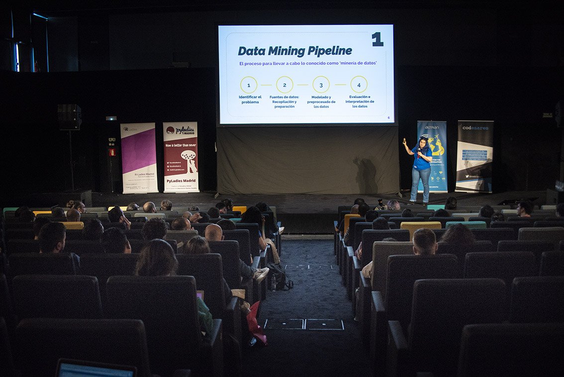 LaNaveMadrid's tweet photo. ¡Continúan las charlas en #LaNave! Mañana volveremos con nuevos ponentes sobre #BigData, #AI,  #MachineLearning... ¡No te pierdas nada de la mano de @RLadiesMAD! https://t.co/9obdDQELs5