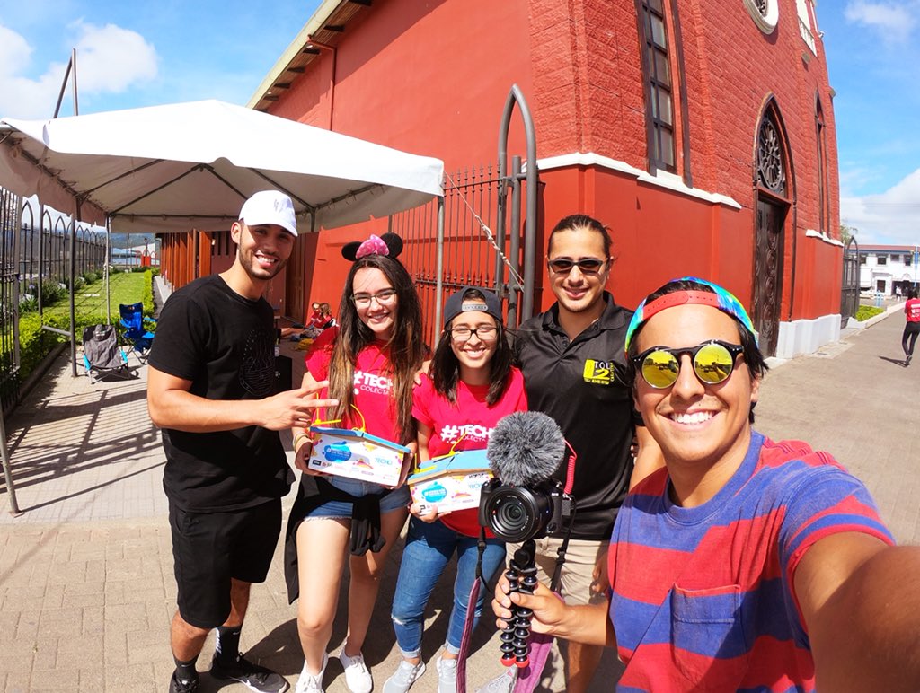 marcopoloboni's tweet photo. Iniciamos la #ColectaTECHO2018 en el punto Maria Auxiliadora, Cartago 📍 gracias a @Tol2Creativa por el toldo para protegernos del sol ☀️ https://t.co/srAgaWRVcC