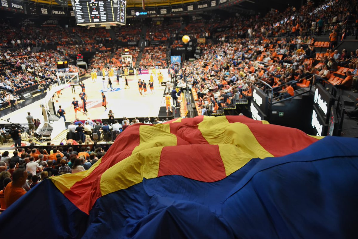 valenciabasket's tweet photo. CAS 👉 Valencia Basket agradece a su Afición el apoyo durante toda la temporada
https://t.co/KqNj49otCv https://t.co/uVgEfQd6HO
