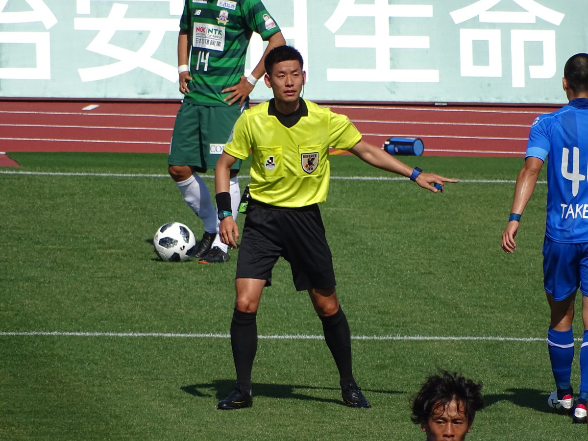 あるびとろ 審判分析 44 清水 勇人さん 昨年から 正式に J1主審になった千葉県出身の1級審判員 正式に と書いたのは 19年j1最終節で後半からアクシデントでj1デビューを果たしたことにあります 高い走力が特徴の審判員 T Co