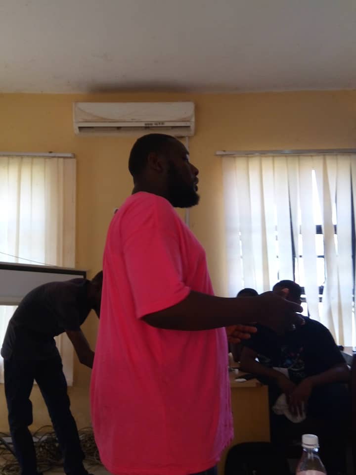 ibraheemdex's tweet photo. @twitterdev Lafia community lead, @Majidadi_karami explaining #twitterkit. @twitterdev @andypiper @lvhcolorado. #TapintoTwitter https://t.co/4DL1qk6tKE