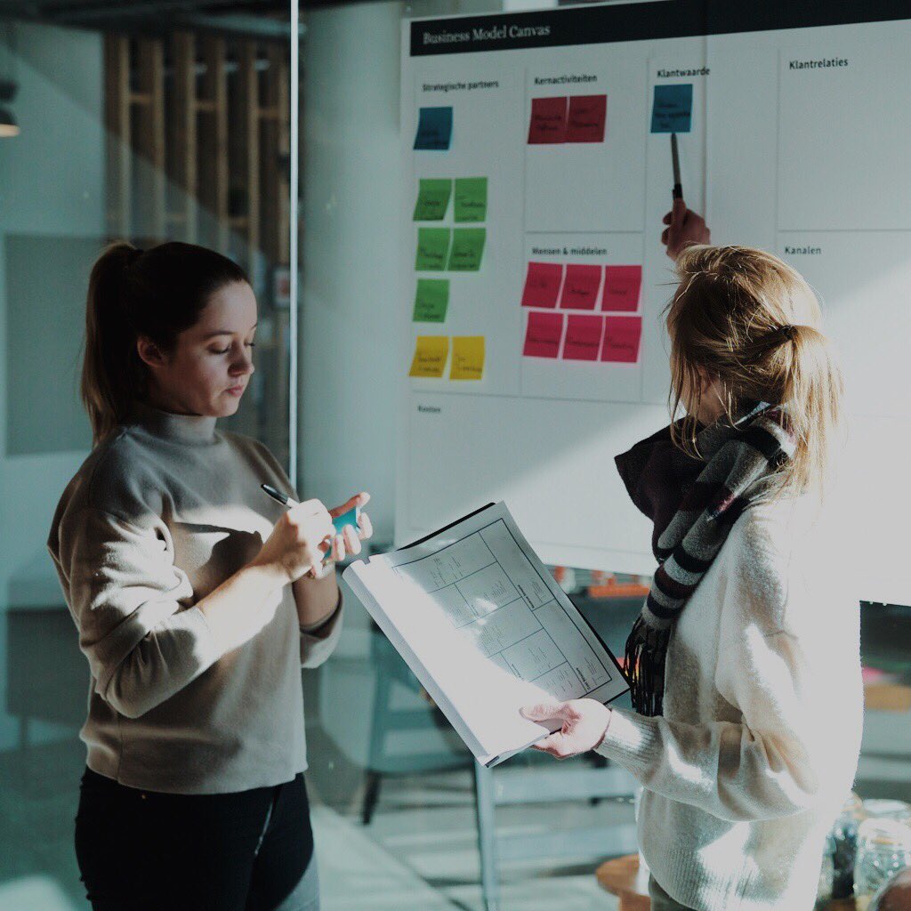 We do love a good strategy. Today we’re working on a digital roadmap for Universiteit Utrecht! 🙌🏼 

Want a digital proof strategy?
wirelab.nl/contact

#wirelab #digitalagency #marketing #strategy #strategicsession #digitalroadmap