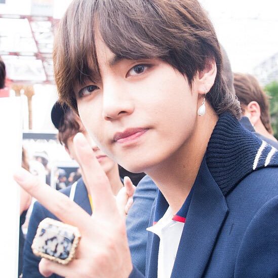 aaaa_______tf's tweet photo. テヒョンペンが全国のテヒョンペンに土下座をしながら言ってます ずっと言いたかったんだけどテヒョンくん太りましたよねビジュがめちゃくちゃ落ちた...............こんな落ちるんや...............それでもカッコいいけど..........
どうしても言いたかったからこの垢使いましたあ〜殺される https://t.co/8KH98DzeU3