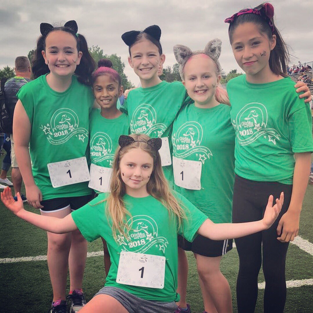 StephEwing15's tweet photo. Woodside girls absolutely ROCKED their 5K this morning! #panthers #GOWO #woodsidepride #girlsontherun #GOTR #whoruntheworld https://t.co/yUM4bUhAUE