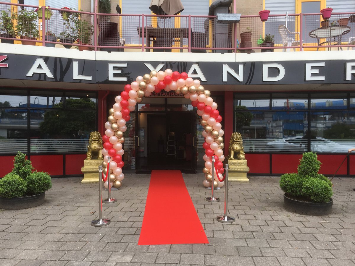 balkoeriernl's tweet photo. Met de nieuwste Chrome Gold ballon. Ziet er super gaaf uit. https://t.co/0O0MbQotWC