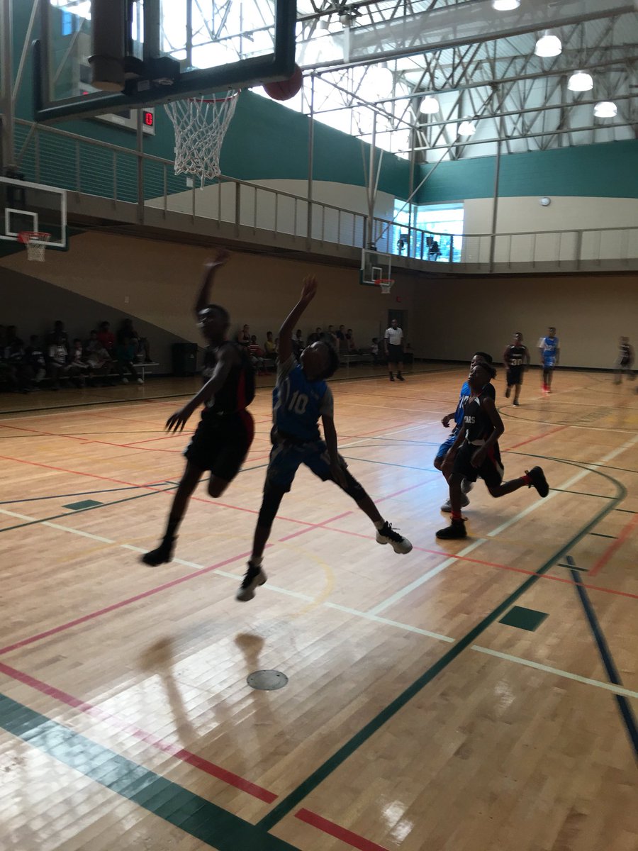 CHJamboreeshow's tweet photo. #mij10 with the acrobatic move and the score @CarolinaTigers2 #CHSJ2018 https://t.co/kob3NzGvVn