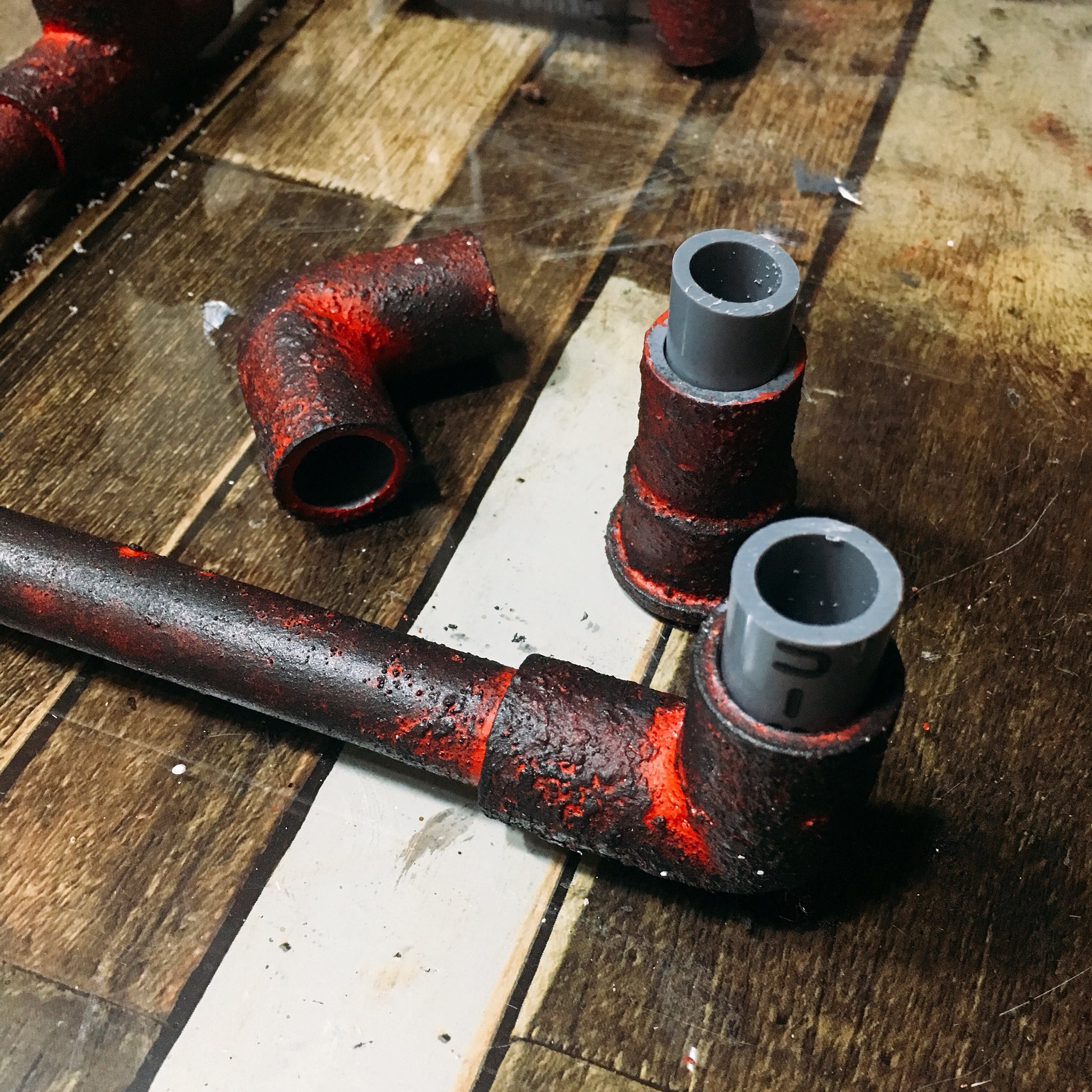 Spr Smilemind Twitterissa 塩ビパイプ塗装 レッドをベースにブラックを 塗装 塩ビパイプ サビ加工 Diy T Co N7uhydwz9l Twitter