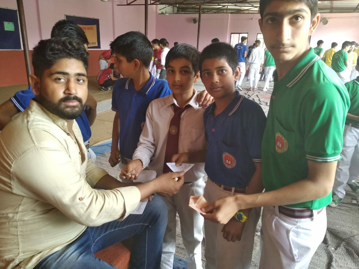 abvphp's tweet photo. बच्चे बच्चे में जगाये चेतना,
जनमन संस्कार करे यही साधना।
धरती की शान तू भारत की सन्तान,
तेरी मुठ्ठियों में बन्द तूफ़ान है रे।।

#SchoolMembershipDrive at Bilaspur and Sundernagar. #JoinABVP to rebuild the Nation. https://t.co/VSScVFk5q5