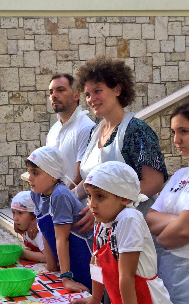 tfd_acqua's tweet image. Ed ora...mani in pasta!😀Tutti attenti ad ascoltare la ricetta della chef👫 #breadway.Ed eccoli i colorati🎨gnocchetti