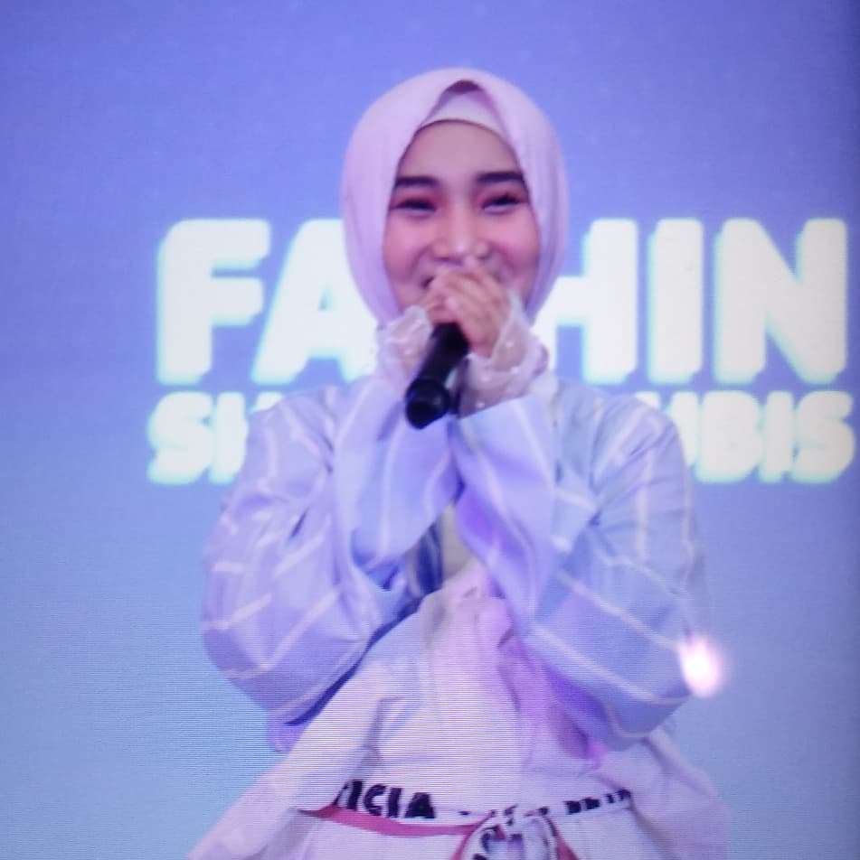 Proud of you <a href="/Fatinistic/">Fatinistic OFFICIAL</a> 
Buat yang udah beli Xtream Smartphone 4G &amp;  ikutan keseruan ngabuburit di venue sore  tadi #JADIBISA eksklusif meet &amp; greet buka puasa juga foto bersama Fatin loh! 😍