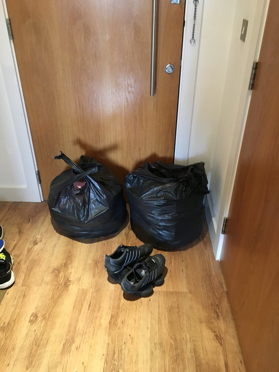 baombejp's tweet photo. I’ve just donated two bags worth of clothing and shoes I am not using anymore to help and support #CancerResearch
Use the #uberGIVING app by @Uber to support combat cancer https://t.co/7I4mXOGhx6