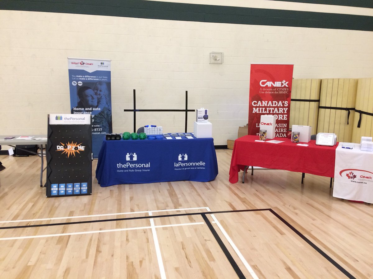 MikeGazzola's tweet photo. @tpicinsurance @CANEX while I’m not there, happy to have our fellow colleagues supporting our military community at 4th CDTC Meaford for their family appreciation day #caf #insurance. Thanks Anthony! https://t.co/8rgYgWWdgP