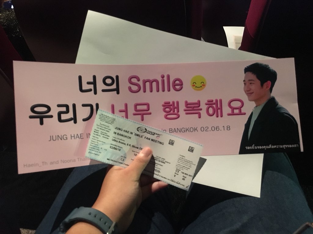 stpp9693's tweet photo. 02/06/2018 #JHISmileFMinBKK  เป็นการไปติ่งครั้งแรกที่ยอมเปย์ให้คนนี้ ติดตามมาตั้งนาน จัดเป็นแฟนมีตที่มีแต่รอยยิ้มตามชื่องานจริงๆ ขอบคุณที่มาสร้างความสุขให้นะ จะติดตามผลงานต่อไปเรื่อยๆเลย https://t.co/RYMXnys7Eo