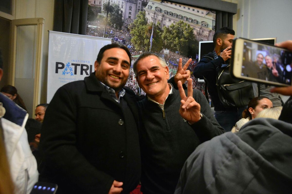 DiegoArroyoFV's tweet photo. Ayer Estuvimos en el @inst_PATRIAar con Lxs Compañerxs de @KolinaVarelaOf  compartiendo una charla con los referentes @CastagnetoC y @MontenegroViki Sobre Niñez, Género y DD HH https://t.co/akW3HDTRKp