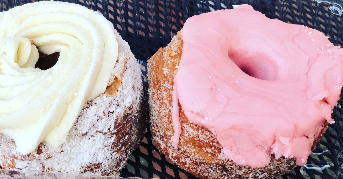 USHealthMenno's tweet image. Last night my wife and I stopped by on National Donut 🍩 Day at @five_daughters_bakery  Look 👀 at this deliciousness 🤤

#supportlocalbusiness #fivedaughtersbakery #nationaldonutday #localbusiness #delicious #yummy #healthinsurance #insurance #insuranceagent #nashville