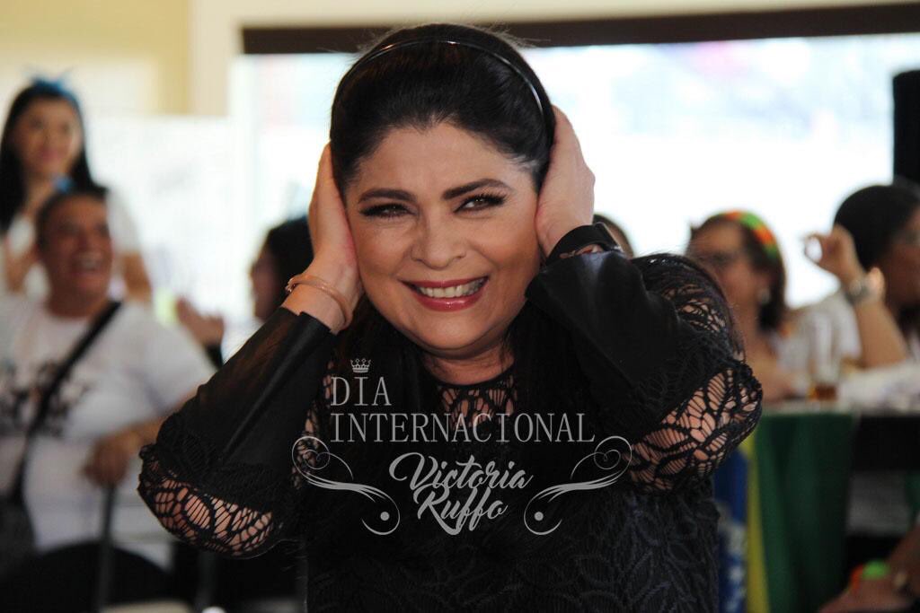 javierit0's tweet photo. Felicidades My Queen @victoriaruffo31 que siga la celebración #DiaInternacionalDeVictoriaRuffo #2deJunio @VickyRuffoWeb #megustaestafoto #gritos #espontanea #DIVR2017 #DIVR2018 🎉🎉🎉🎉👑👑👑👑📸📸📸📸 https://t.co/5djnKPxMlK