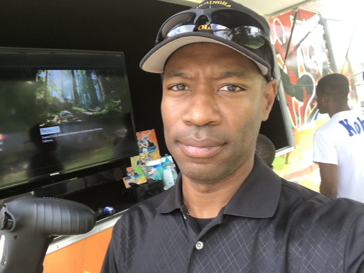 BhamPolice's tweet photo. Our own Sgt Shelton is having a hard time finding any competition on Call of Duty at the @girlscouts family day in Birmingham. They quit on him! 🤷🏽‍♂️💯 #teambpd https://t.co/pc96pZzUal