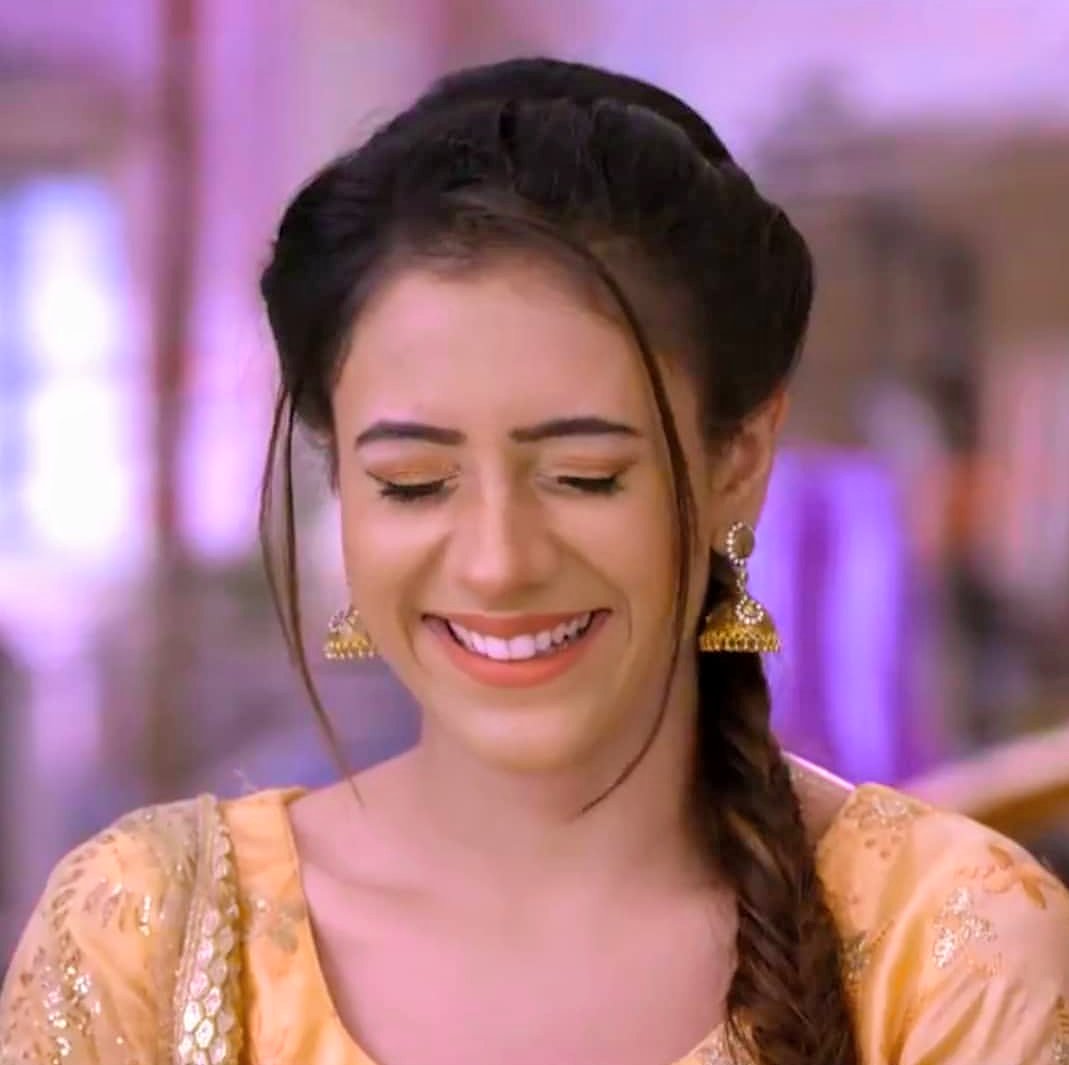 Kunwerdeep1's tweet photo. Cutest smile ever #hibanawab https://t.co/Qr6jXTx4yx