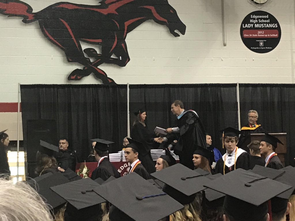 SES_RBBCSC's tweet photo. Congratulations to all of this year’s graduates as you cross the stage and prepare for your next great adventure.  #Graduation @EHSMustangs @RBB_Schools https://t.co/ZiIa4t1Vnr