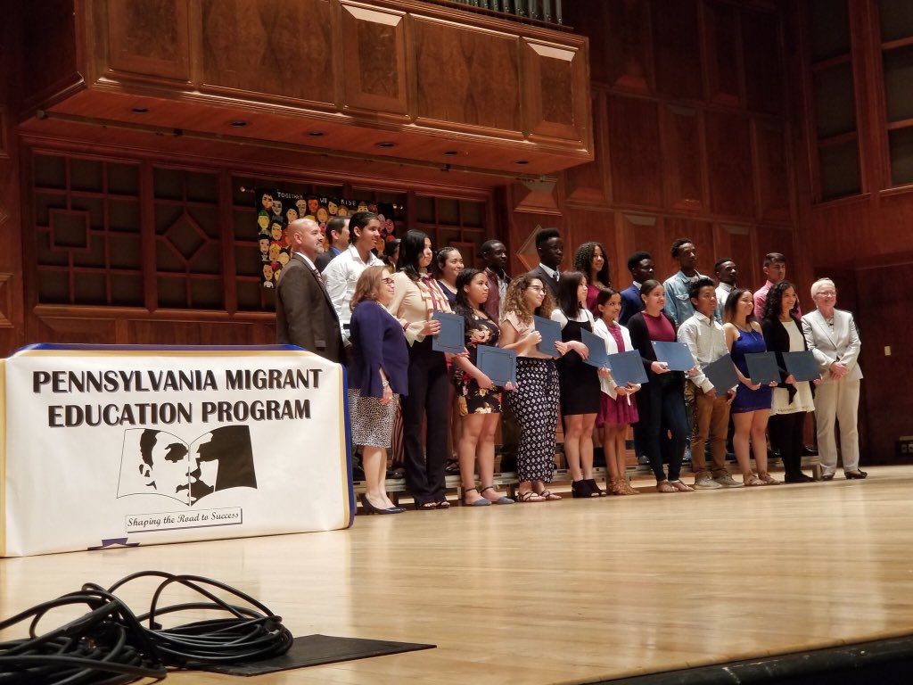 NASDenEspanol's tweet image. ¡Muchas felicidades a los graduados del Programa de Migrantes del estado de Pensilvania! ¡Felicitaciones clase del 2018! 🎊🎉#Pennsylvania #MigrantEducationProgram