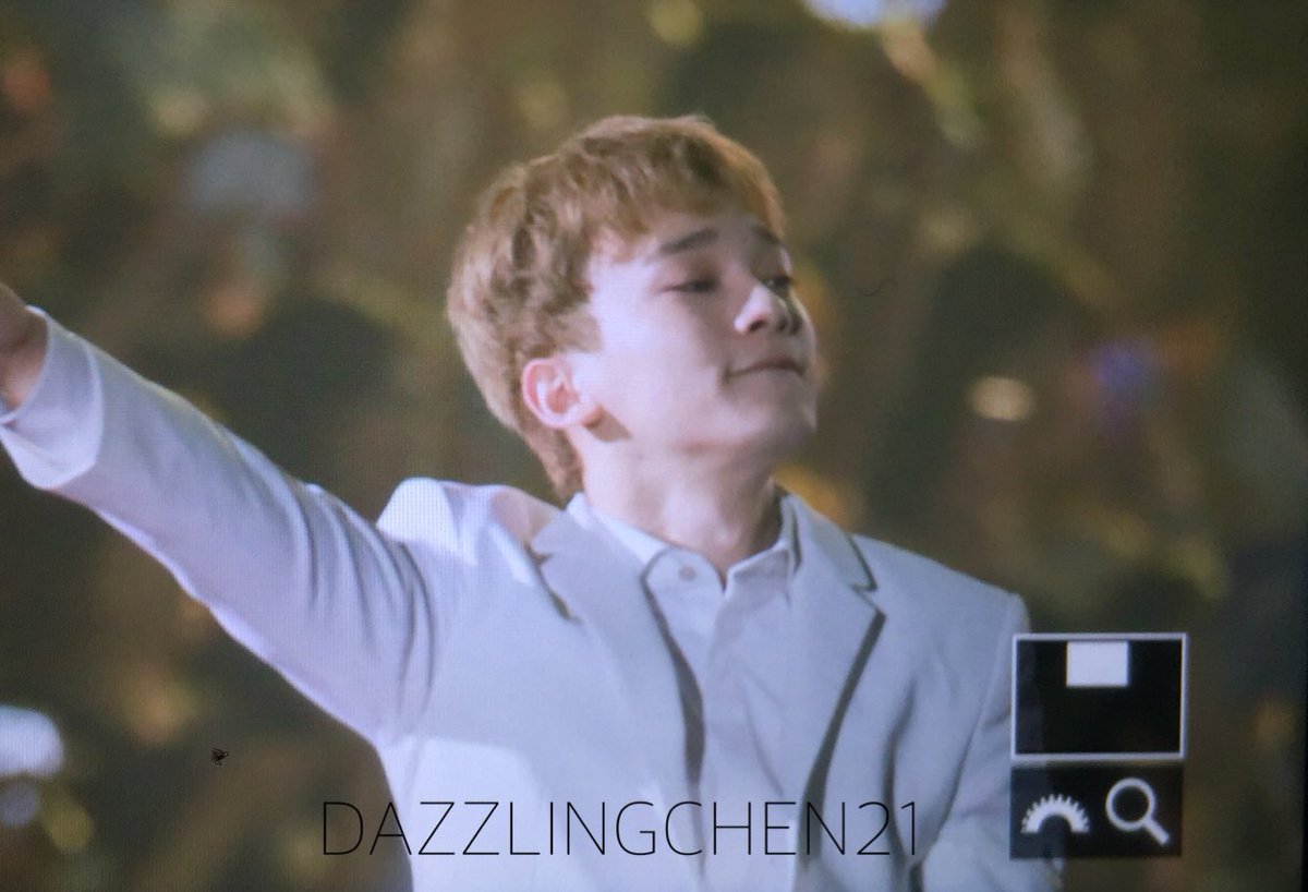 dazzlingchen21's tweet photo. 180602 EXO#4 In HK preview #EXO #엑소 #ElyXiOninHK #Chen #CHEN #첸 #종대 #김종대 #jongdae #kimjongdae #hongkong https://t.co/2Q3vyG8ySc