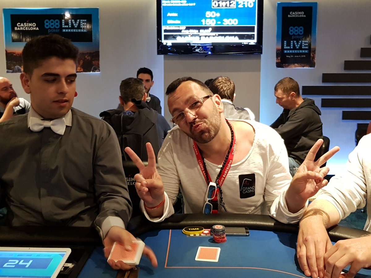 CasinoBarcelona's tweet photo. ¡Cómo le gusta una foto a @MrTalk1 !

Konstantin ya ocupa su sitio en la mesa 17, cerquita de @HofNatalie 

Viel Gluck

#888LiveBCN https://t.co/1VS5Xed1nL