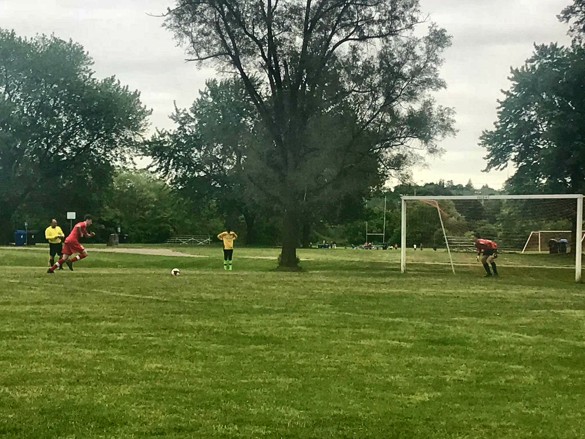 pauline1321's tweet photo. The boys look on as their @THPFC U16B Thunder teammates win the match 3-2 in penalties. On to the first round of the @TorontoSA #TDYSL U16 League Cup! #GoThunder #GOHIGHPARK https://t.co/tUlx0t3sDg