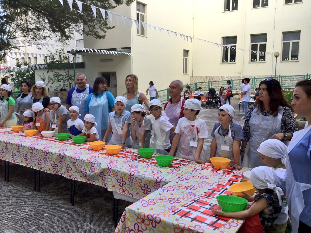 tfd_acqua's tweet image. Mentre si fa merenda con pane e marmellata ecco i nuovi piccoli chef👫pronti a cucinare gli gnocchetti🍴 #Breadway