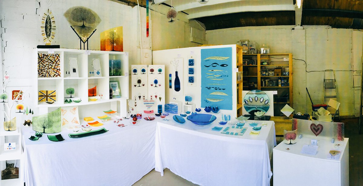 All set up for <a href="/artworkstrail/">arTWorks</a> in my new studio at Town Court Farm, Tunbridge Wells 💃