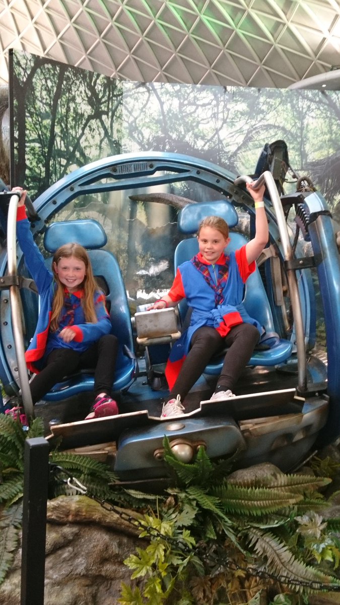 Killing time before our return journey to Edinburgh #JURASSICLONDON