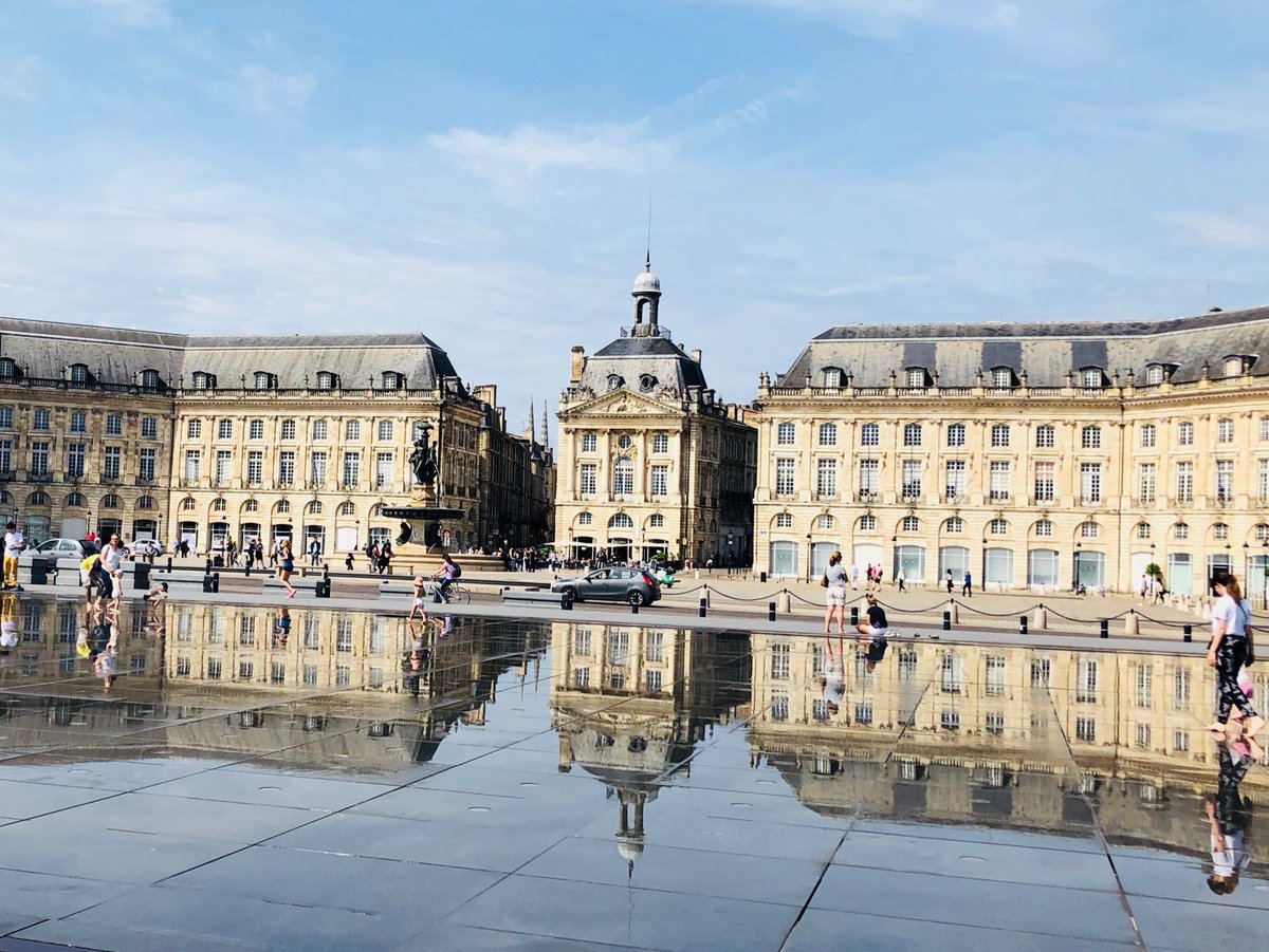 DenisBrogniart's tweet photo. Magnifique après midi à @Bordeaux  une ville tellement bien entretenue. Une ville où il fait bon flâner au soleil. https://t.co/rklWiLPTc1