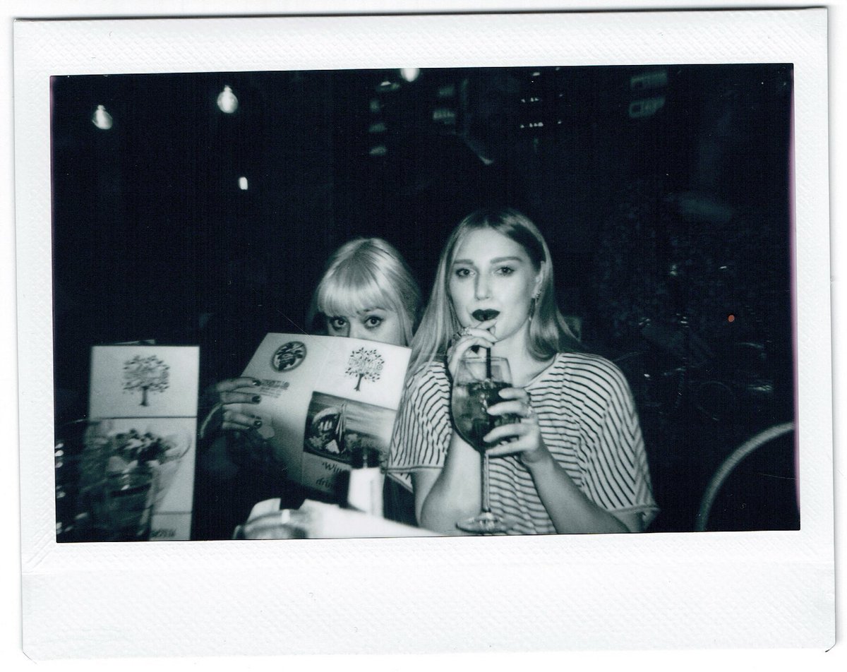 BeaDewhurst's tweet photo. Love this photo from my birthday meal with @AlxndraCook taken by Max @iamzoofan 🖤 #ForeverPale https://t.co/t5EiT1wdDF