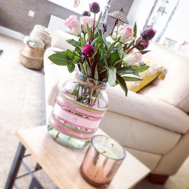 JillaineReay's tweet photo. 💕🌸 Peonies, roses and lazy Saturday afternoons waiting for the storm to come. #beautiful #flowers #aldiflowers #weddingjars #stormontheway https://t.co/1yCXZn7PEG